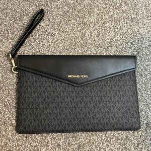 Michael Kors Evelope Clutch Purse Wristlet